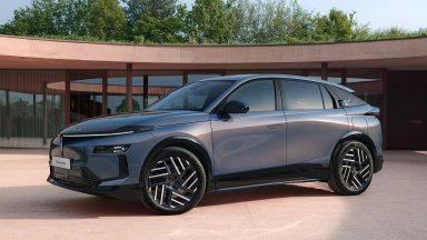 Новата Lancia Gamma се превръща в SUV с хибридни и електрически версии