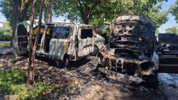 Автомобил пламна в движение в Пловдив, запали паркирани коли, цистерна се обърна (снимки/видео)