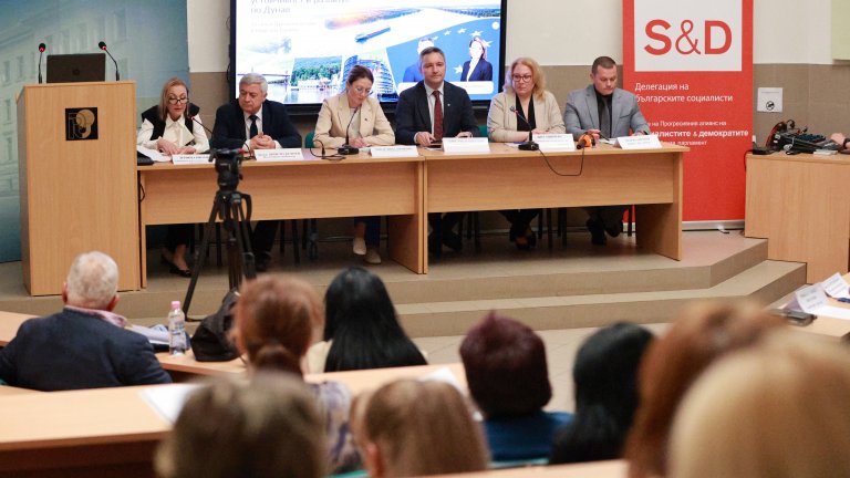 Дунавската стратегия на ЕС и ползите за Русе обсъдиха на дискусия в университета