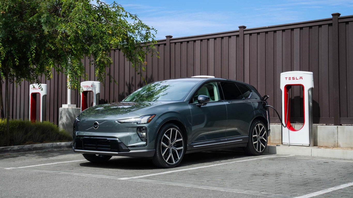 Volvo осигурява достъп до мрежата Tesla Supercharger в Европа
