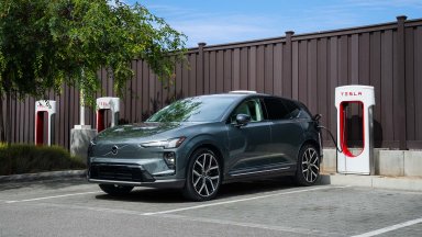 Volvo ще може да се зарежда на станциите на Tesla