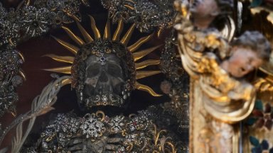 Мрачната история на катакомбните светци и техните останки в злато