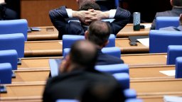 Извън заплатите: 52-рото Народно събрание запазва всички депутатски привилегии (списък)