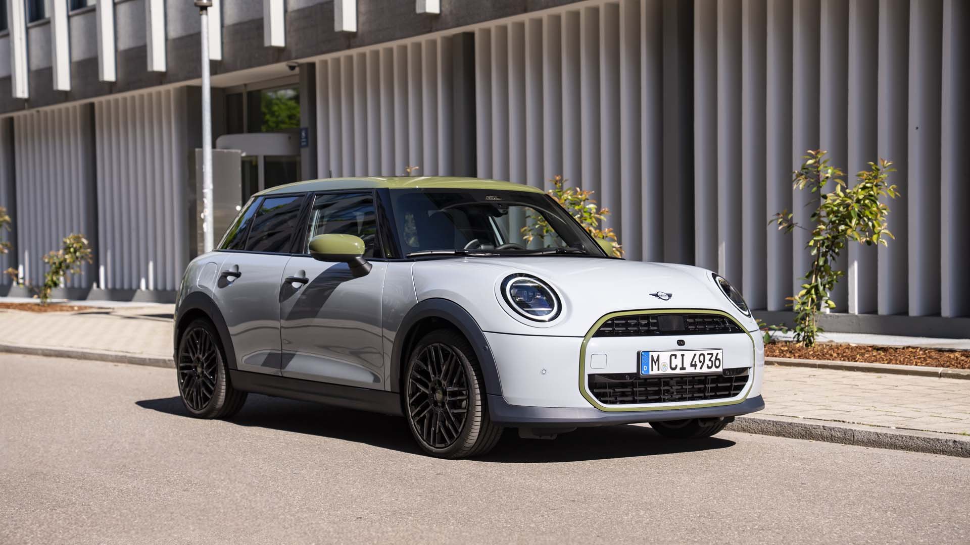 MINI Cooper с 5 врати Paul Smith Edition