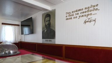 На парахода "Радецки" се съхранява най-старото копие на знамето на Ботевата чета