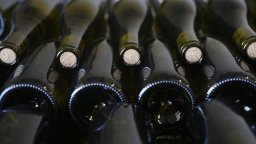 Грузия за първи път отвори изба с 40 000 бутилки от личната винена колекция на Сталин (видео)
