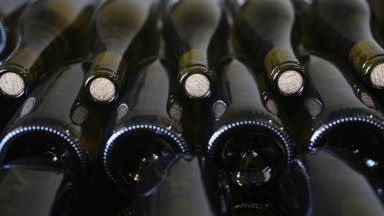 Грузия за първи път отвори изба с 40 000 бутилки от личната винена колекция на Сталин (видео)