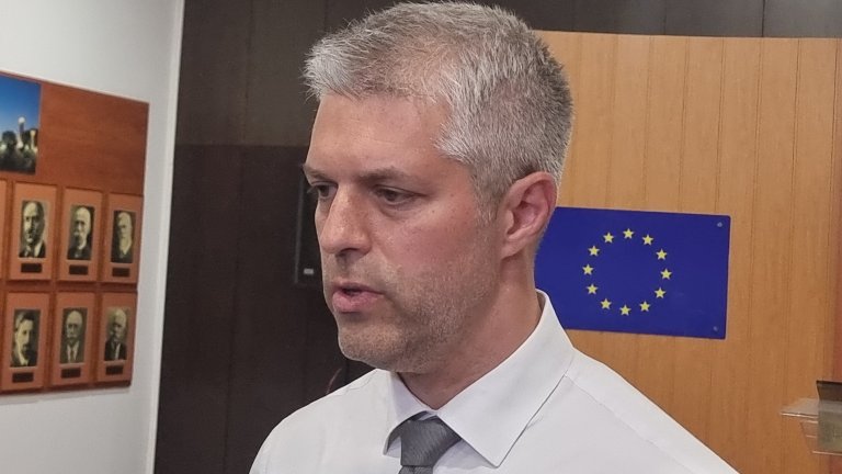 Коцев уволни дисциплинарно шефа на дирекцията за строителния контрол във Варна
