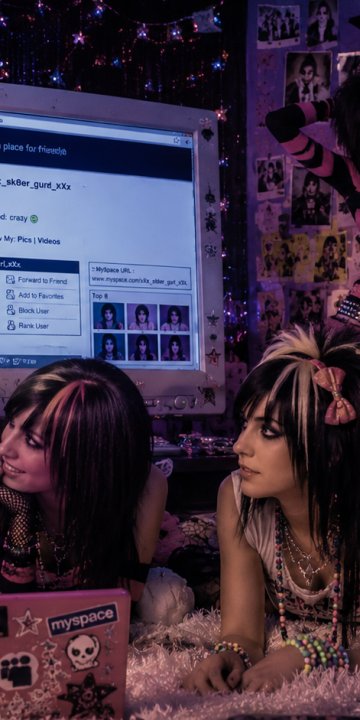 От меметата и MySpace до препълнените дансинги на 2026 - коя е новата поп култура?