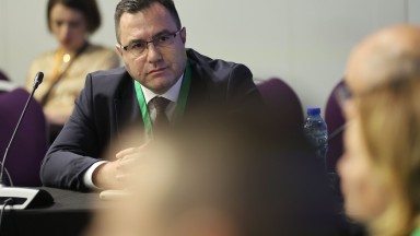 Инвестициите в батерии и мрежи са ключът към по-достъпна и сигурна енергия
