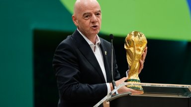 ФИФА разреши на треньорите тактически разбори с лаптоп в паузите за вода