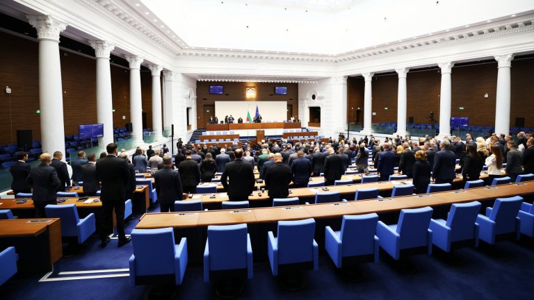 Минута мълчание в памет на Любен Дилов
