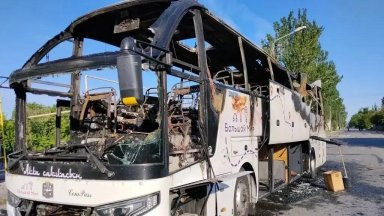 Русия обвини Украйна за смъртта на 8 цивилни в автобус, ударен от дрон (снимки, видео)