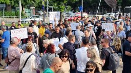 Протест във Варна поиска оставката на кмета Благомир Коцев (снимки)