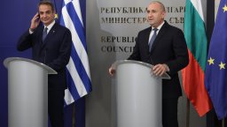 Радев към Мицотакис: България и Гърция са стратегически партньори и ос на стабилност в Югоизточна Европа