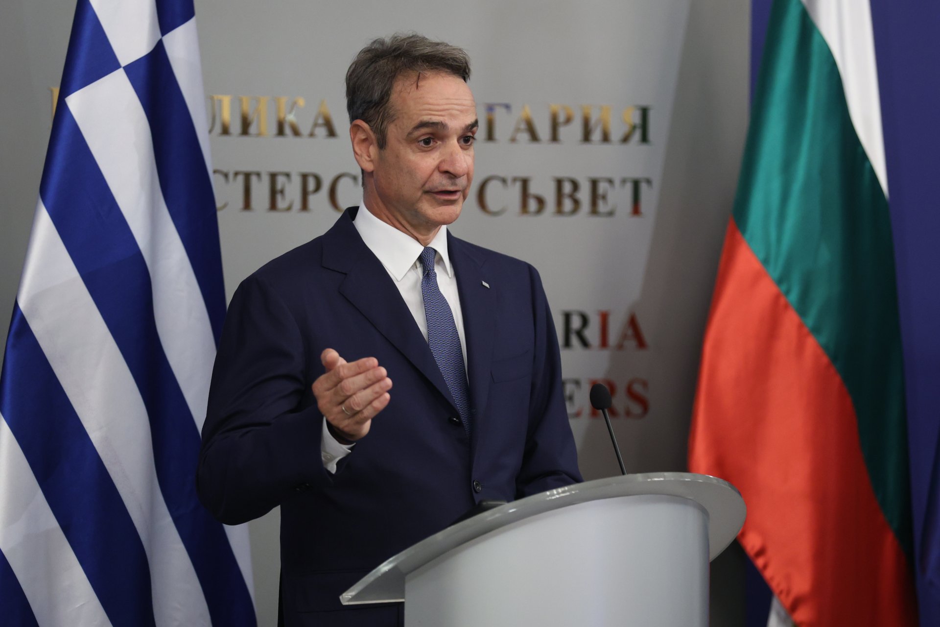 4 юни 2026 г. - Мицотакис говори след срещата си с премиера Радев в София. Сред основните теми бяха енергийната свързаност, транспортните коридори и развитието на нови технологии.