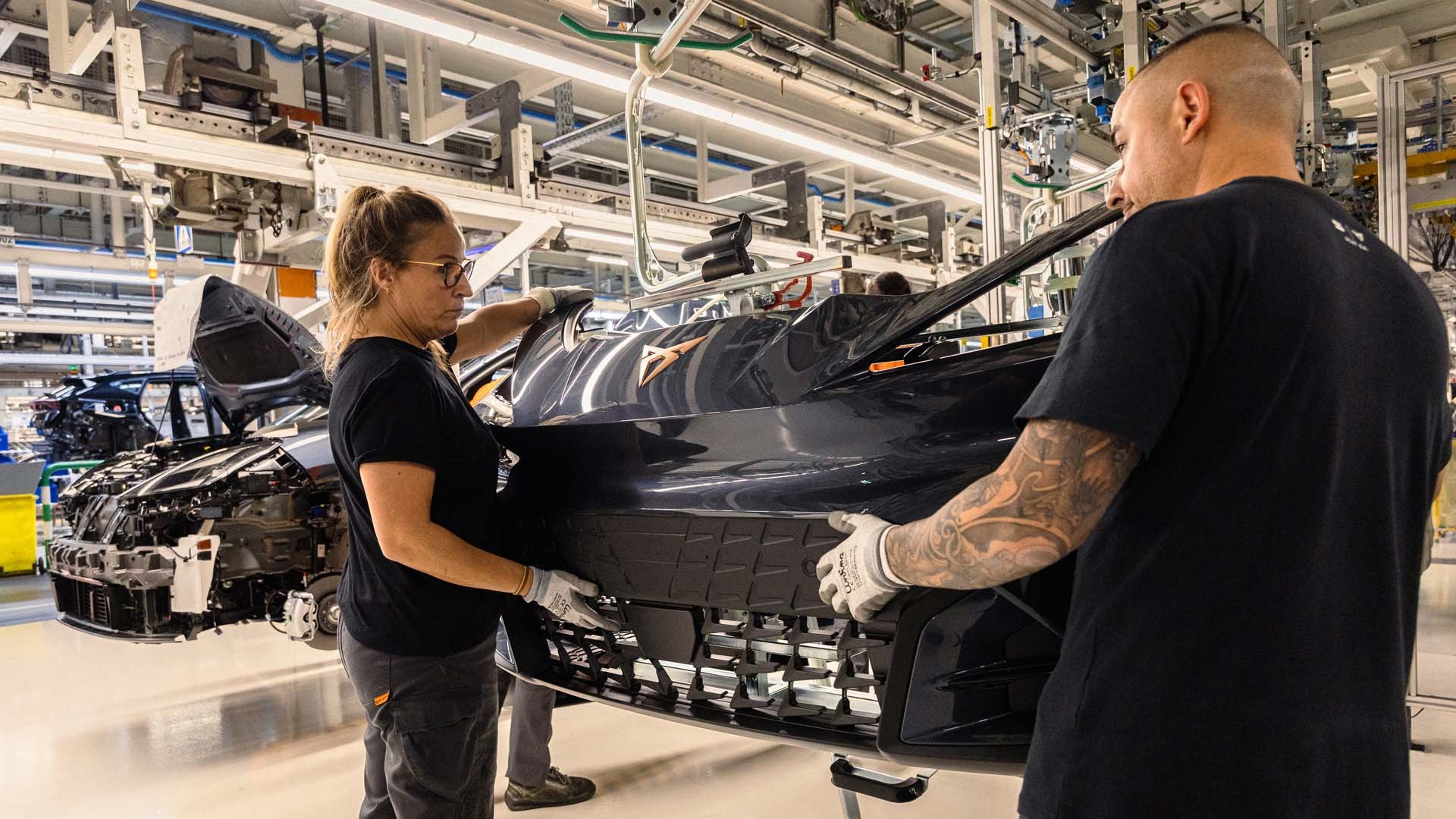 В съвместния завод на CUPRA и SEAT в Марторел, Испания, започна производството на Volkswagen ID. Polo и CUPRA Raval
