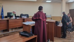 Арест за четирима от "вайбър лекарите", ревматоложката се прибира вкъщи с гривна