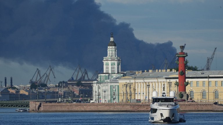 Мащабна атака с дронове по Санкт Петербург ден след  речта на Путин на икономическия форум