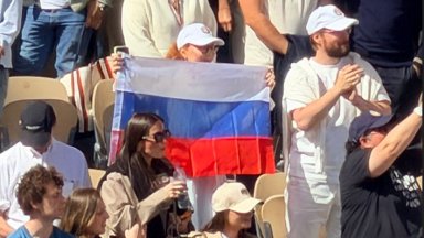 Охраната на "Ролан Гарос" смъмри фенове на Андреева заради руското знаме