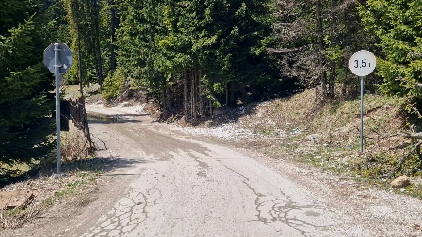 Възстановено е движението по обходен маршрут в района на Пампорово