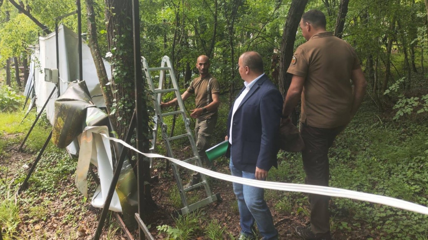 Инвеститор оспорва съдебно премахване на ограда в района на