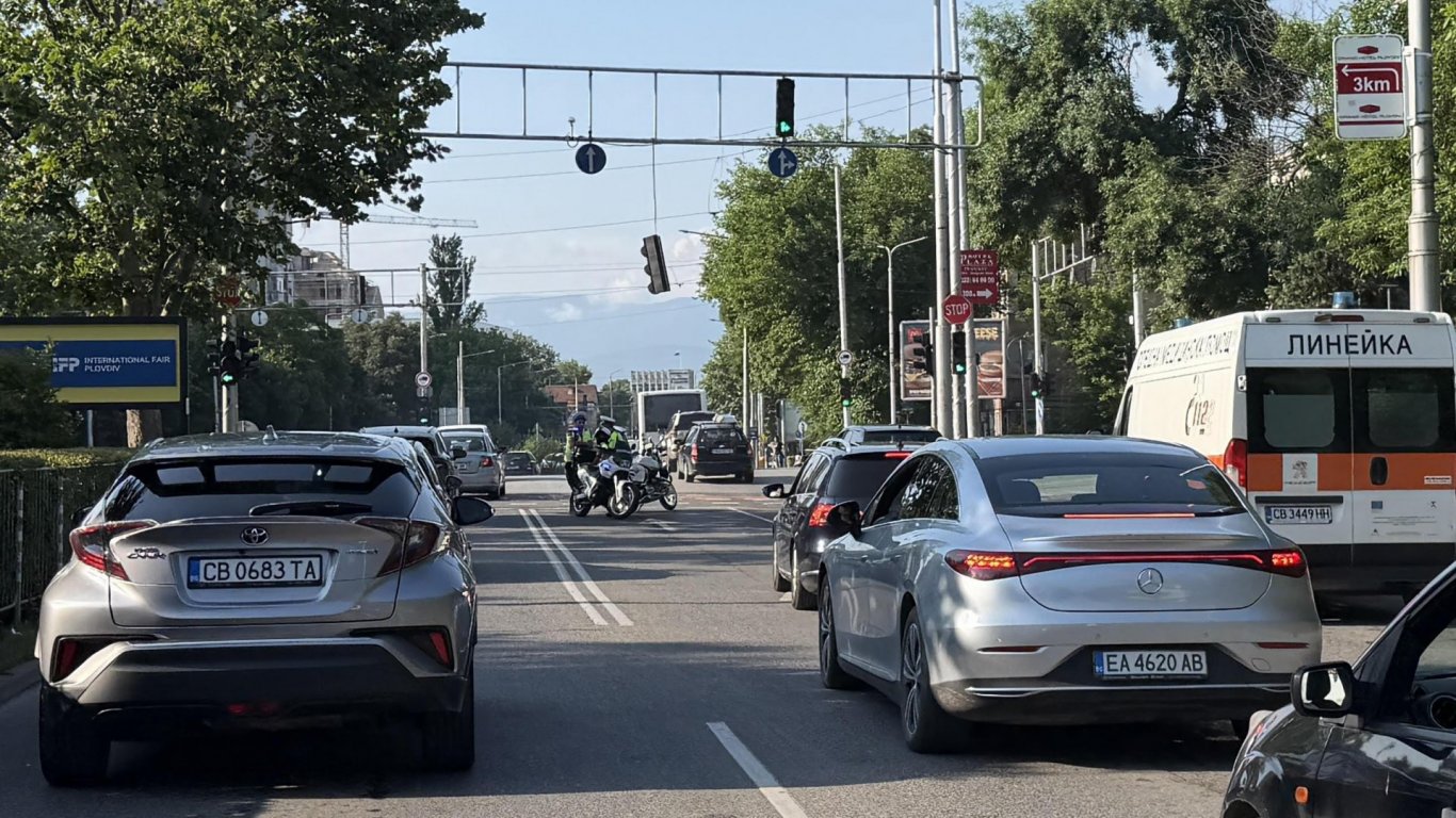 Инцидент със светофар затрудни движението в Пловдив