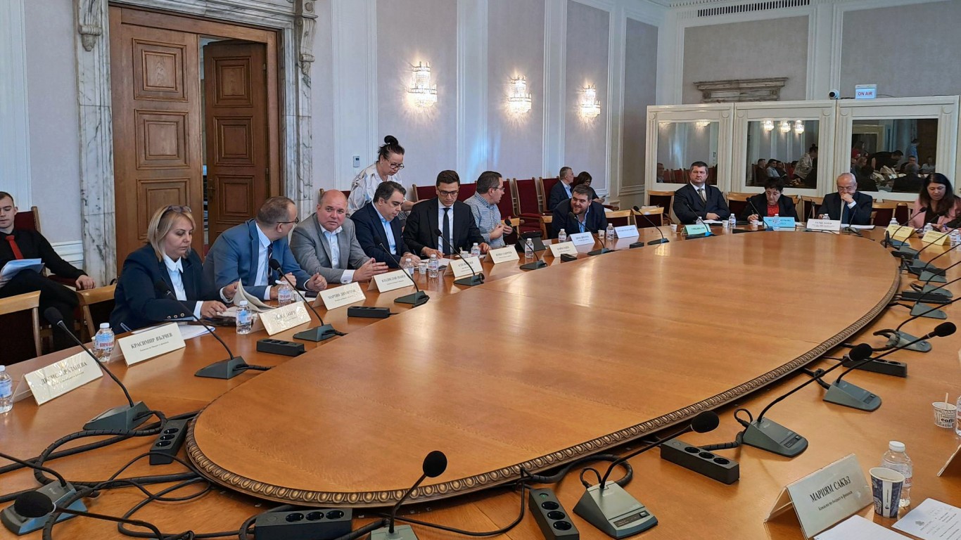 Парламентарна комисия одобри предложение за нов държавен дълг от 3,8 млрд. евро