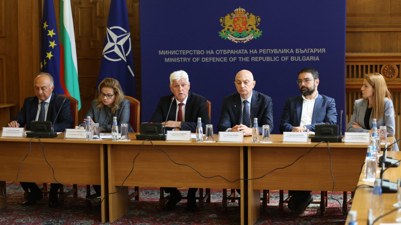Проверка на договори за над 100 милиона лева в Министерството на отбраната