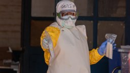 САЩ призоваха Европа да наложи забрани за пътуване заради епидемията от ебола