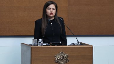 Галя Василева влезе в парламента на мястото на починалия Любен Дилов-син