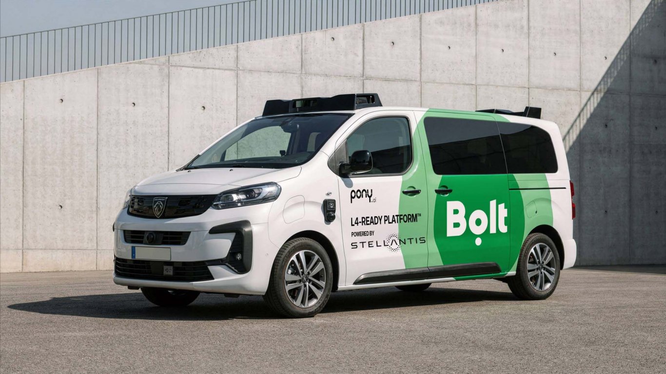 Автомобилният производител Stellantis платформата за мобилност Bolt и технологичната компания