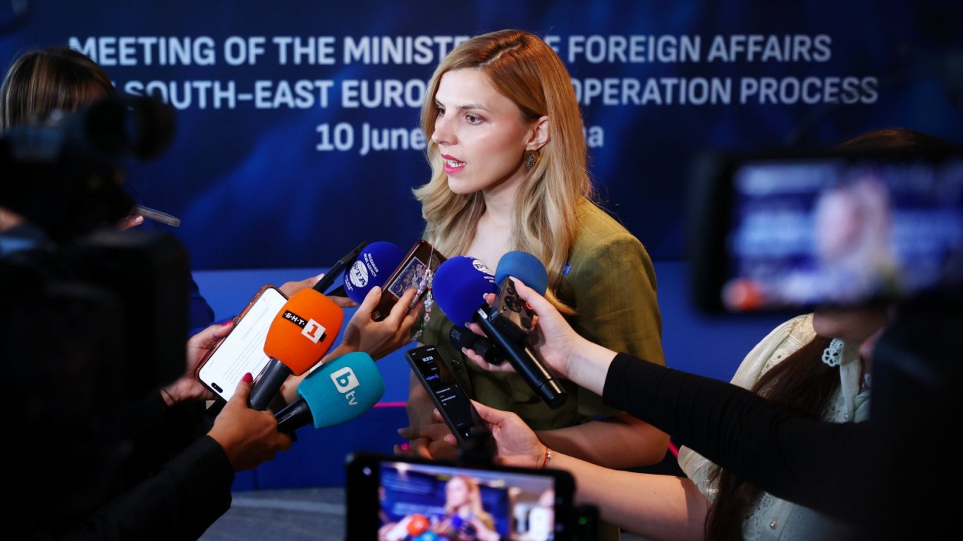 България утвърждава парламентарен и правителствен контрол върху помощта за Украйна