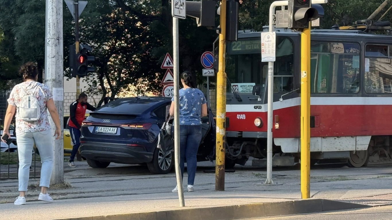 Десетгодишно дете е пострадало при пътнотранспортно произшествие между трамвай и