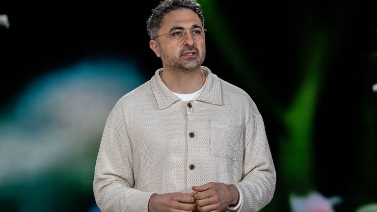 Шефът на AI отдела в Microsoft атакува Anthropic: Опасно е да приписваме съзнание на изкуствения интелект 