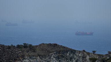 Иран затвори напълно Ормузкия проток след среднощните удари на САЩ