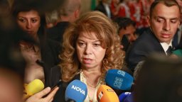 Йотова за оръжието за Украйна: Няма как да се даде нещо, което го нямаме
