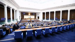 Държавата отваря пазара на ДЦК за гражданите без такси и комисиони