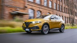 Alfa Romeo направи Tonale още по-приятен за шофиране (снимки и видео)