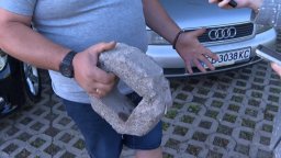 Паве проби автомобил на общински паркинг в София, собственикът готви съдебен иск