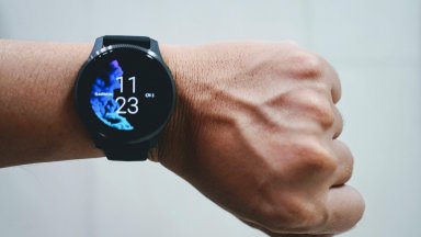 Плащане с часовник: Garmin Pay вече е достъпен за клиентите на УниКредит Булбанк