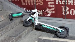 С опасност за живота е 26-годишна жена в Бургас, блъсната от тротинетка