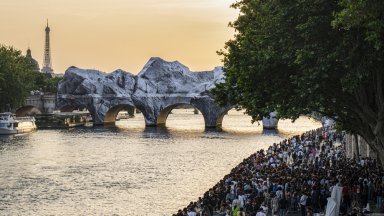 Инсталацията "Пещерата на Пон Ньоф" на JR беше открита за посетители в Париж