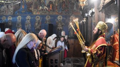 Сигнали за богослужения на украински в църкви по морето, митрополит Арсений отрече 