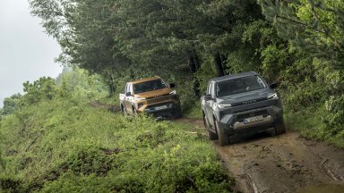 Новият Hilux дебютира у нас с двойна кабина и изцяло електрическа версия