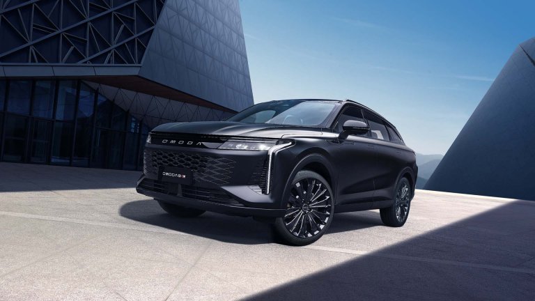 Китайски премиум SUV се облече в черно и стана още по-специален