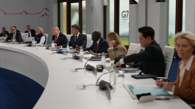 За какво си говорят лидерите от Г-7 когато мислят, че микрофоните са изключени