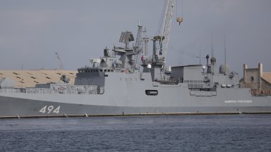 Руски военен кораб произведе предупредителни изстрели по британска яхта в Ламанша