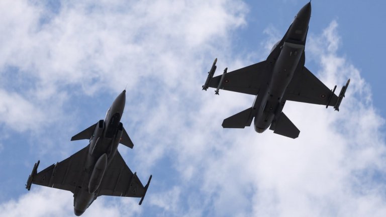 Вижте българските F-16 в съвместни действия с унгарските Gripen  (снимки/видео)