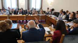 Без стари съдебни шефове в новия ВСС, реши правната комисия